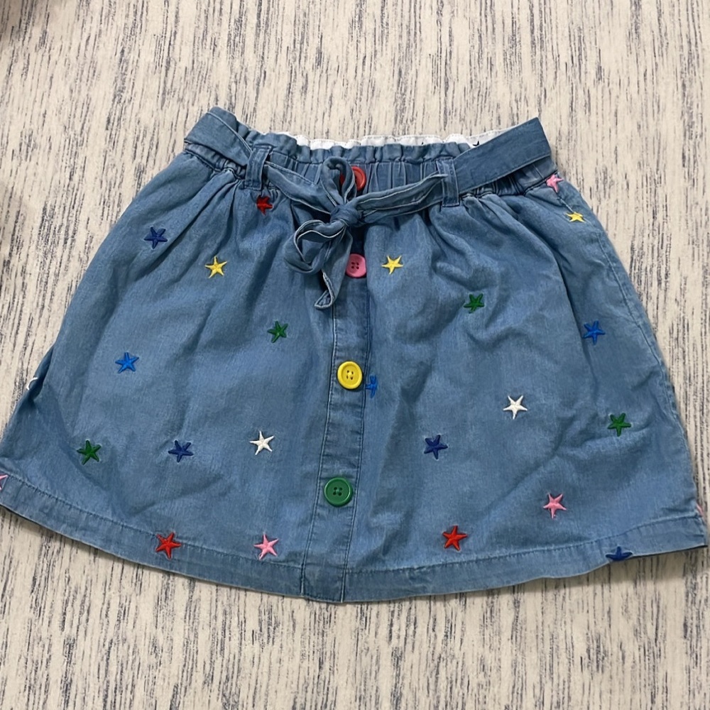 Mini Boden girls Multi color stars and buttons denim skirt. Girls size 8/9